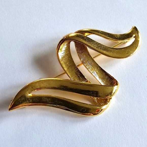 Vintage ribbon brooch gold tone pin zigzag zig zag squiggle - Picture 1 of 7